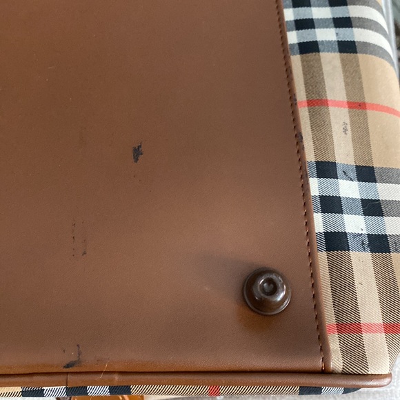 Burberry’s Check duffle bag - Picture 10 of 13